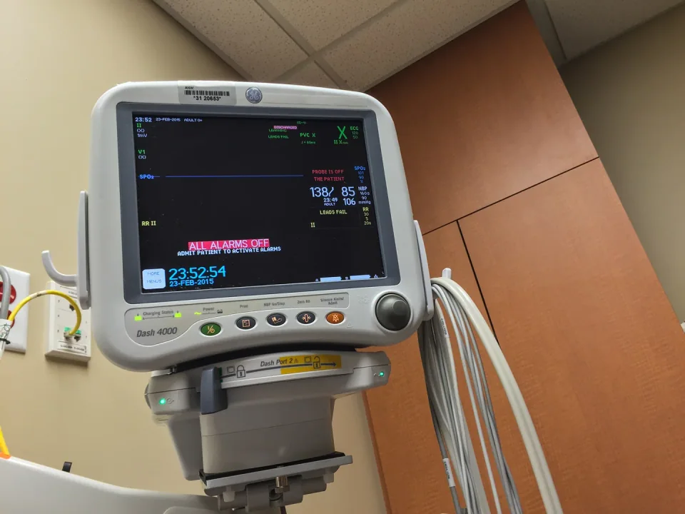 GE Dash 4000 bedside patient monitor displaying physiological waveforms and readings.